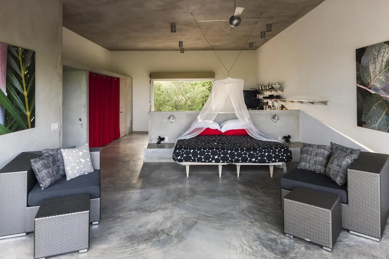 Отель Hix Island House Вьекес 3*,